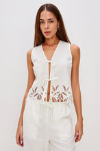 Load image into Gallery viewer, Rails Oregon Top in White Palm Embroidery
