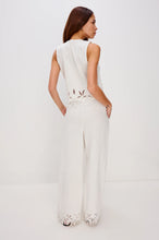 Load image into Gallery viewer, Rails Oregon Top in White Palm Embroidery
