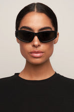 Load image into Gallery viewer, Otra Raci Sunglasses in Black/Smoke
