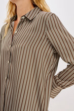 Load image into Gallery viewer, Rails Saige Shirt in Isle Stripe
