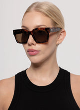 Load image into Gallery viewer, Otra Alba Sunglasses in Tortoiseshell Brown
