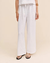 Load image into Gallery viewer, Bella Dahl Beach Pant with Lattice Stripe in White
