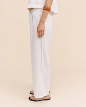 Load image into Gallery viewer, Bella Dahl Beach Pant with Lattice Stripe in White
