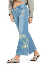 Load image into Gallery viewer, Cambio Palazzo Cropped Jeans in Summer Love
