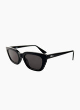 Load image into Gallery viewer, Otra Nove Sunglasses in Black/Smoke
