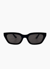 Load image into Gallery viewer, Otra Nove Sunglasses in Black/Smoke
