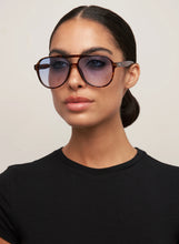 Load image into Gallery viewer, Otra Stevie Sunglasses in Tortoiseshell/Blue Fade

