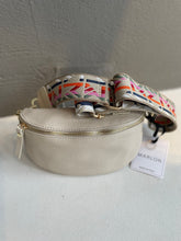 Load image into Gallery viewer, Marlon Firenze Crossbody Bag in Sand
