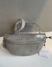 Load image into Gallery viewer, Marlon Firenze Crossbody Bag in Pewter/Gold
